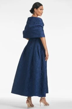 THE HUG SHAWL - MIDNIGHT JACQUARD CLOQUE -SACHIN & BABI Shop BELLEDRESS HUGSHAWL MIDNIGHT BACK 922c70c6 3d85 458d a337 008a287b3d62